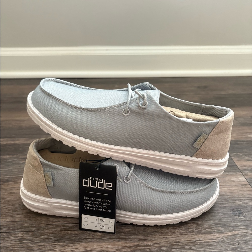 Hey Dude Women’s light blue and beige